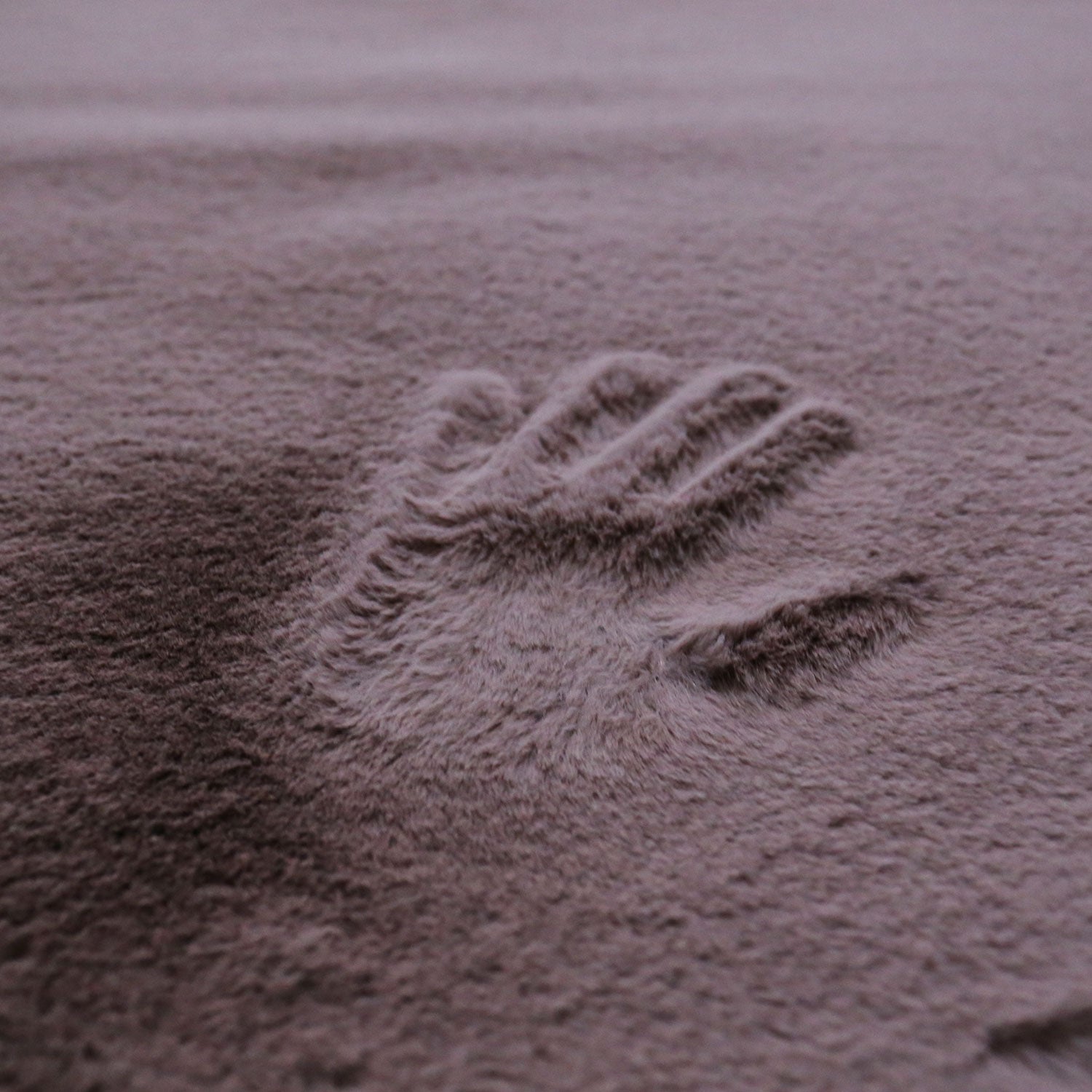 Faux fur rug in antique rose, extremely fluffy, silky sheen-zoom-3