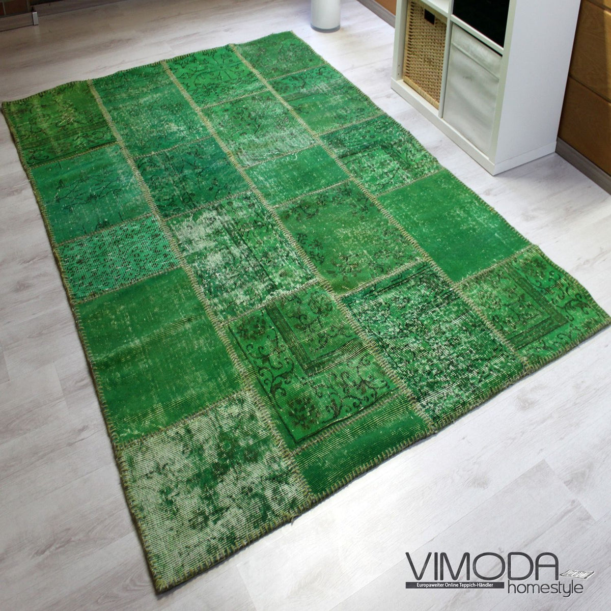 High-quality VINTAGE patchwork rug, original hand-knotted wool rug in green; 160 cm x 230 cm - P001