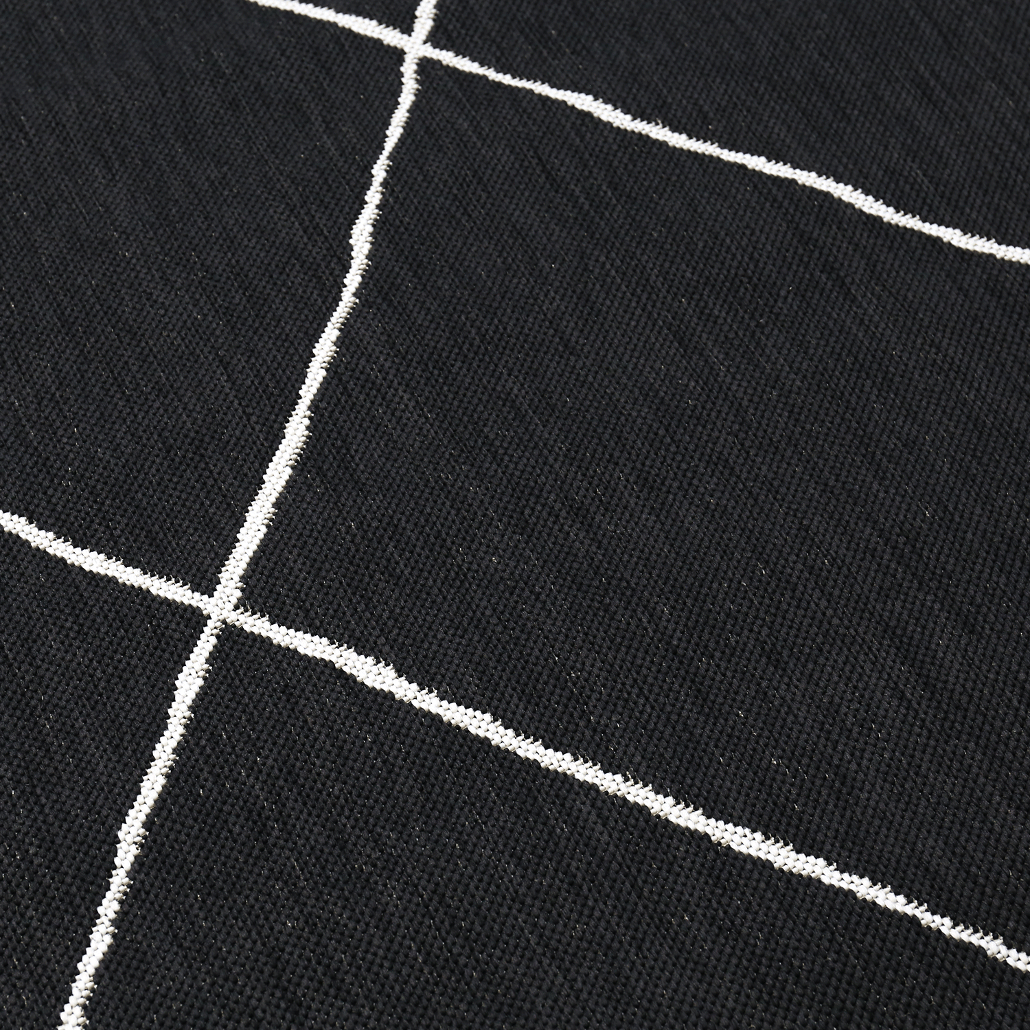 Durable indoor and outdoor flatweave rug, 100% polypropylene