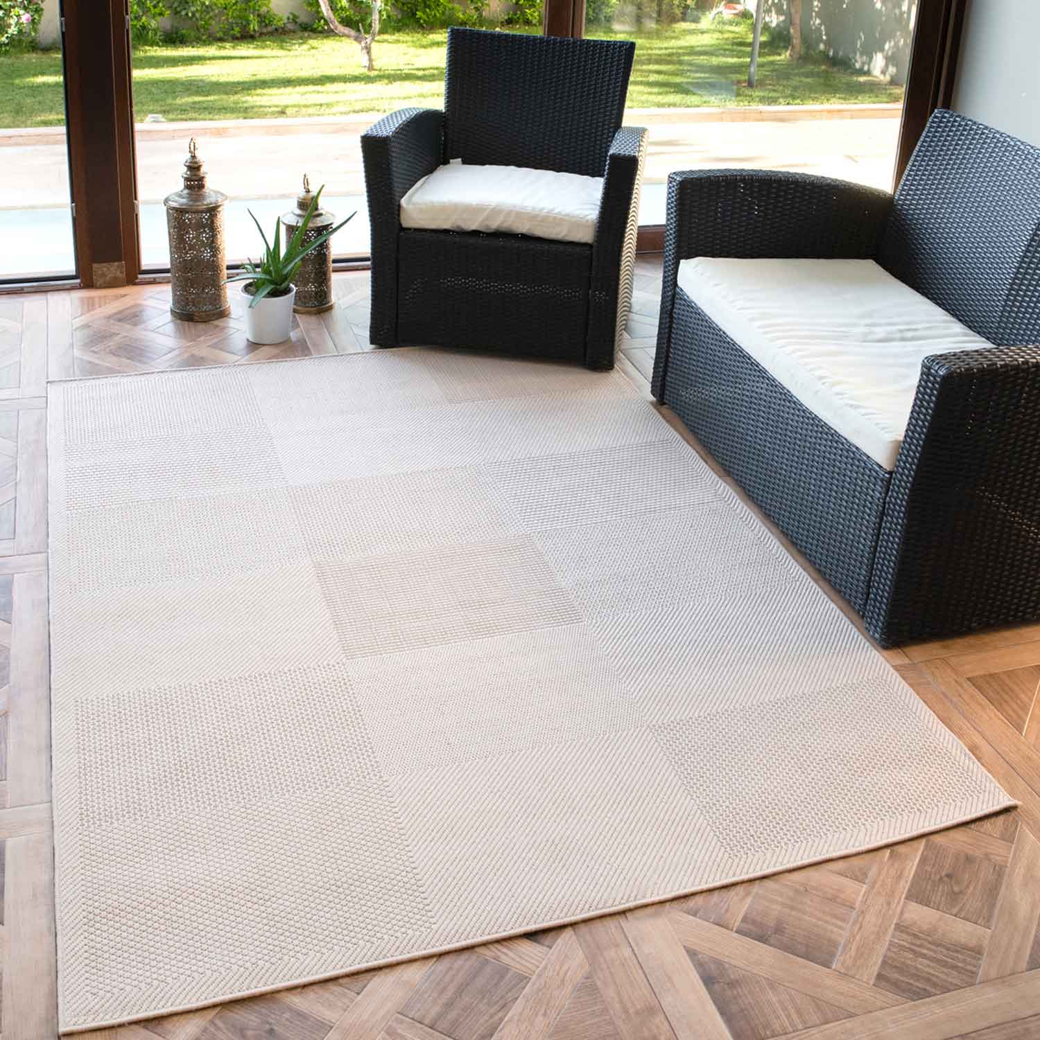 Durable indoor and outdoor flatweave patio rug, natural look in beige-1