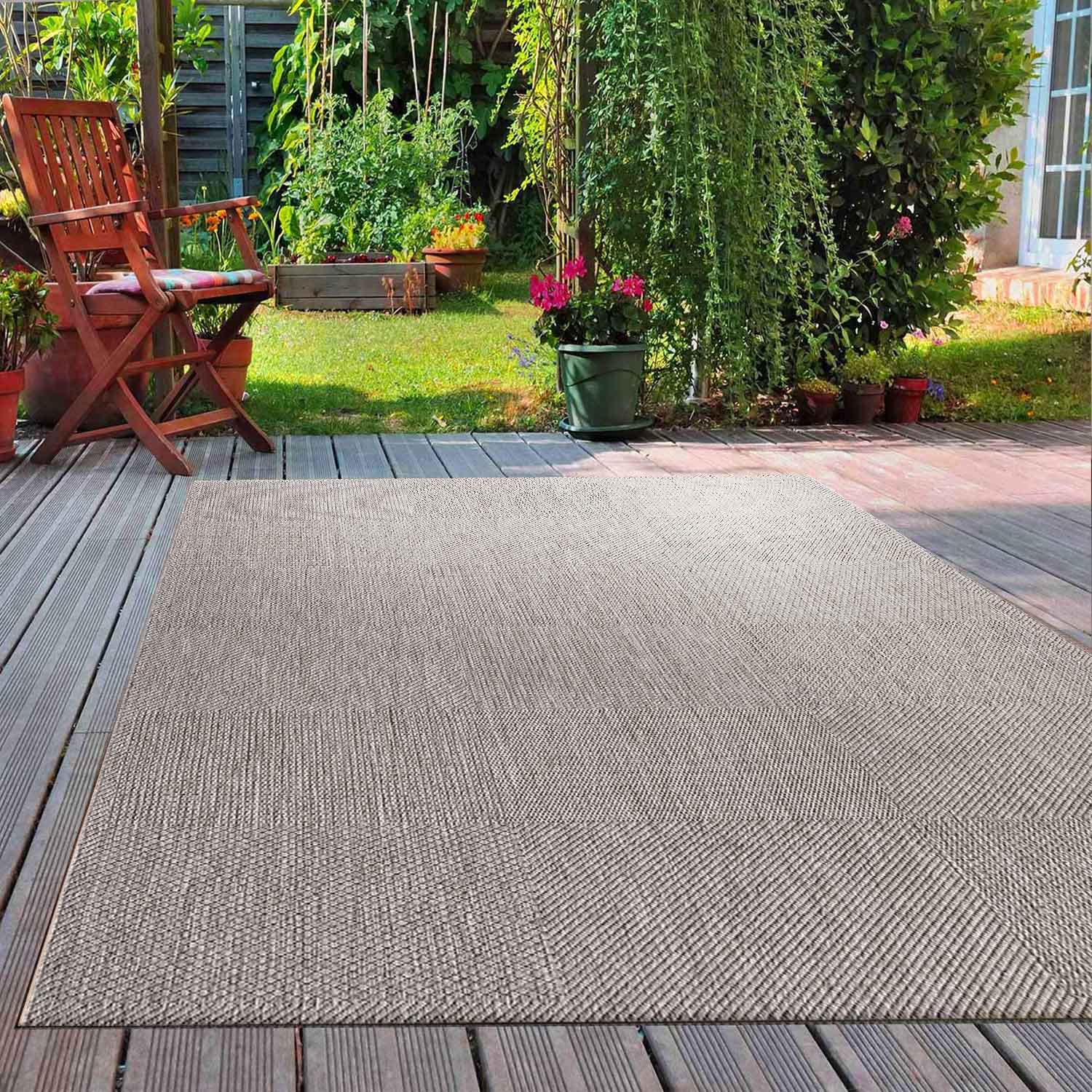Durable indoor and outdoor flatweave patio rug, natural look in grey