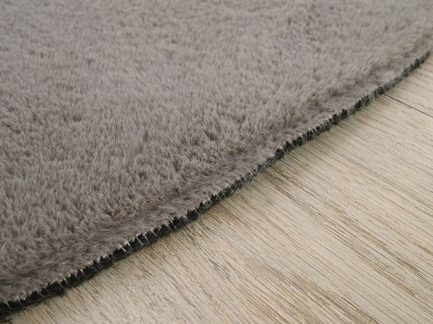 Carpet for living room/bedroom: Fluffy, short pile – washable and suitable for underfloor heating-8